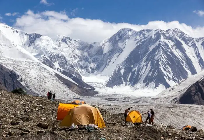 tente pour bivouac vers la neige