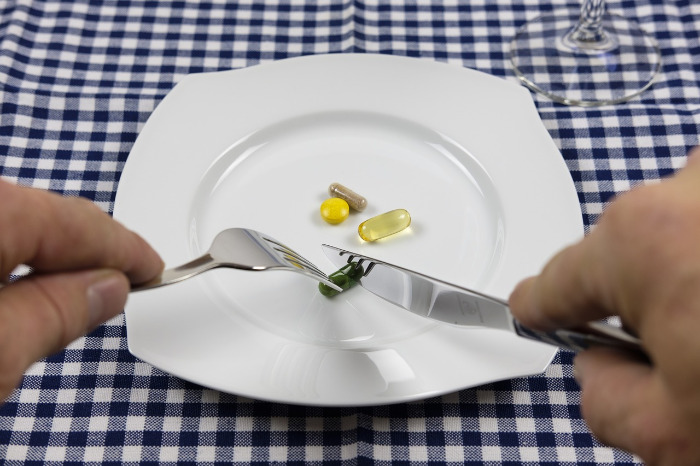 Compl&eacute;ment alimentaire dans une assiette