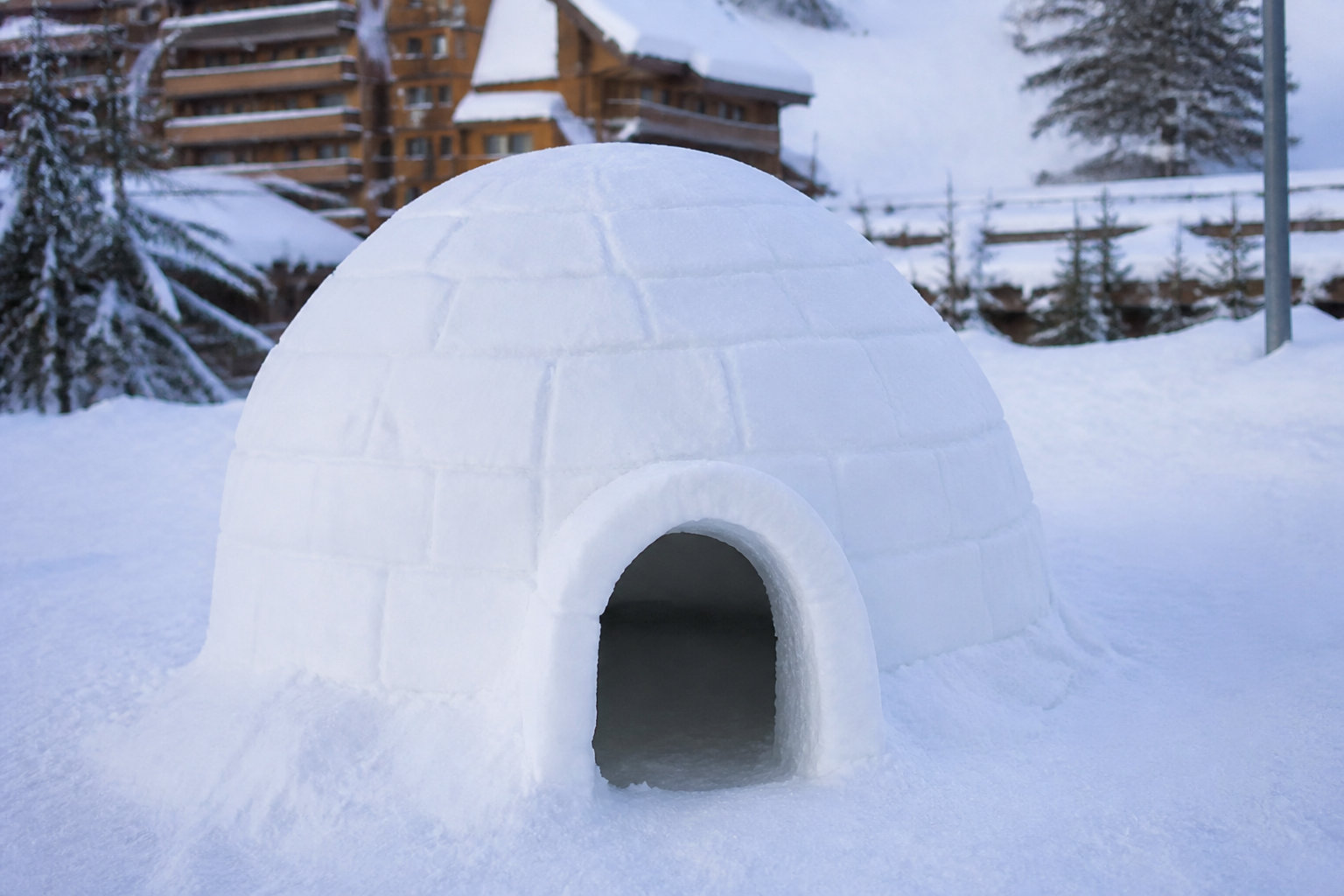 Village Igloo à Avoriaz : glamping hivernal et dîner savoyard